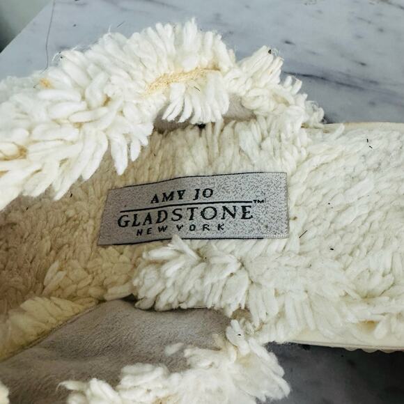 Amy Jo Gladstone White Fuzzy Thong Slippers Women’s Size 8 - Picture 10 of 11